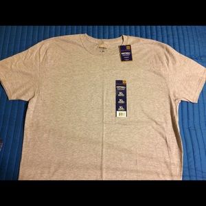 Men’s grey T-shirt.